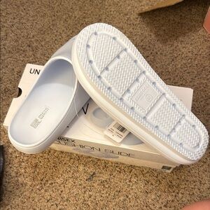 32 Degrees light blue  Slides Lightweight Modern Design
